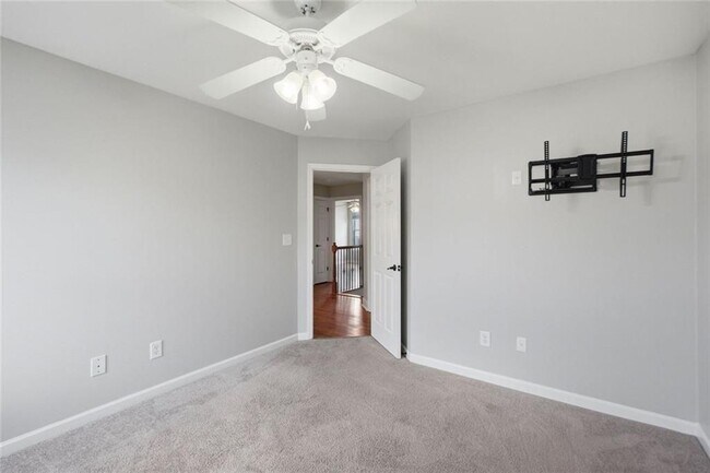 Building Photo - 518 S Fortune Way