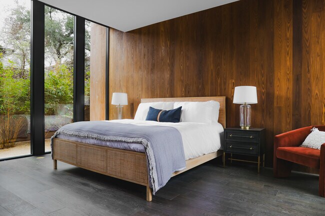 Building Photo - 2407 W 10th St