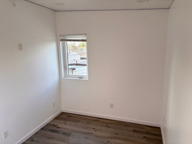 Building Photo - 3 bedrooms 3 baths home in San Diego. WATE...