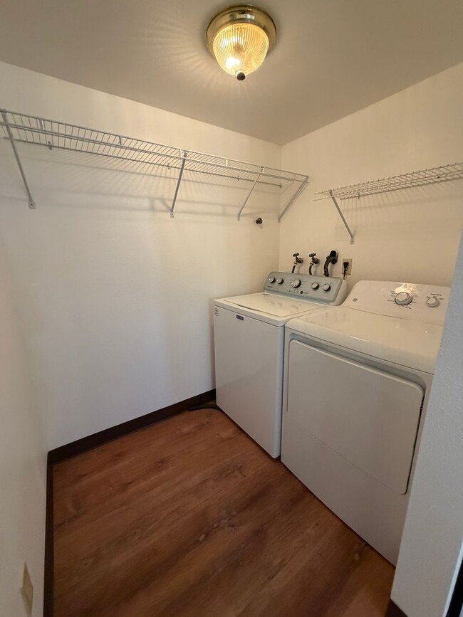 Building Photo - 2 Bedroom 1 Bathroom
