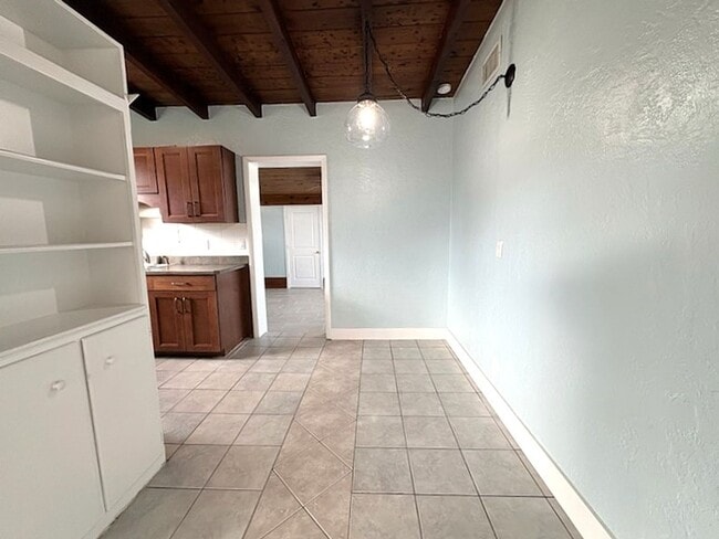 Building Photo - Beachside Bungalow in Ormond Beach!