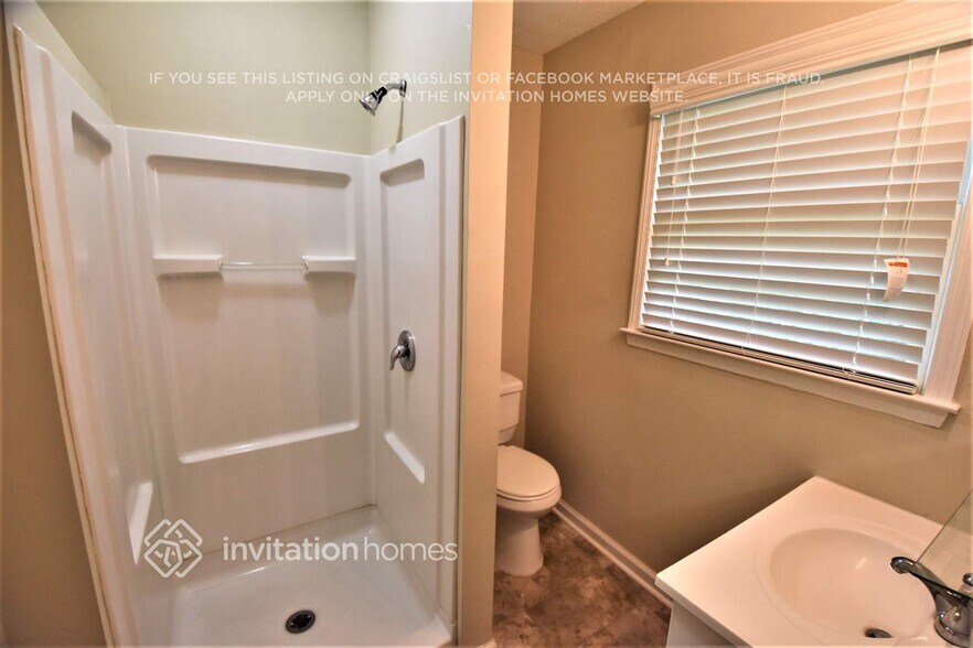 Building Photo - 207 Rennes Ct