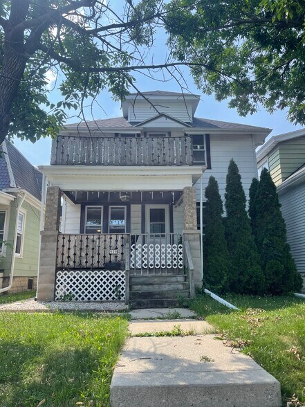 Building Photo - 931 S 74th St