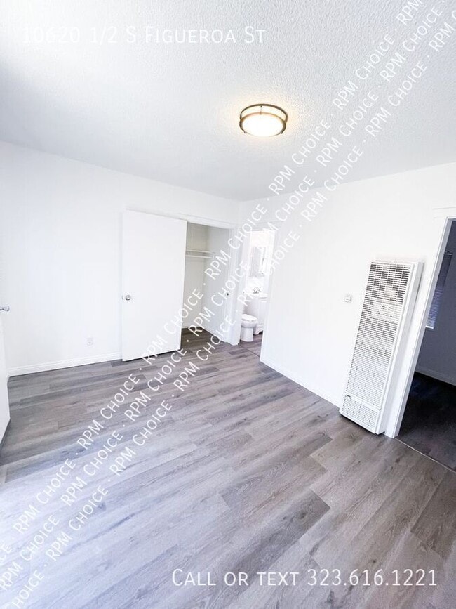 Building Photo - 10620 1/2 S Figueroa St-