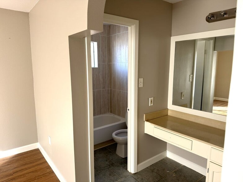 Building Photo - 114 Bluefield Dr