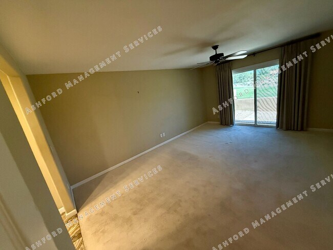 Building Photo - 3 BEDROOM 2 BATHROOM HOME RIGHT ON McCORMI...