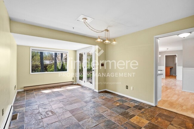 Building Photo - Fantastic Updated South Hill Rancher 3 Bedroom 2 Bath with Hardwood throughout
