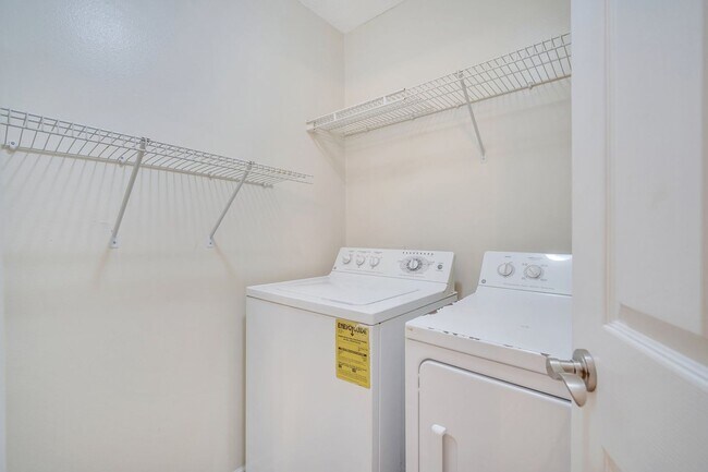 Building Photo - Stylish Condo On Hilton Head Island – Available Now!