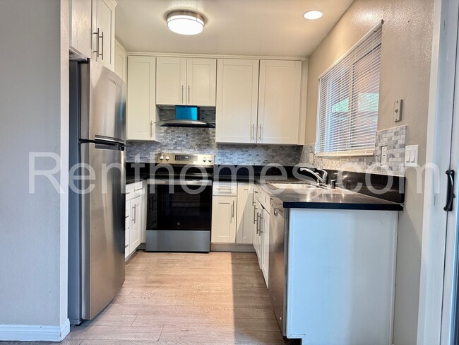 Building Photo - 9405 Gold Coast Dr