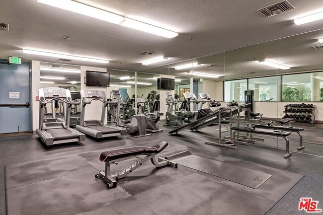 Building Photo - 2142 Century Park Ln