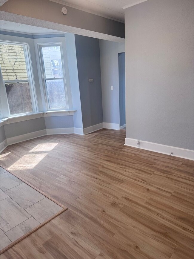 Building Photo - Remodeled 4 Bedroom 1 Bathroom Home