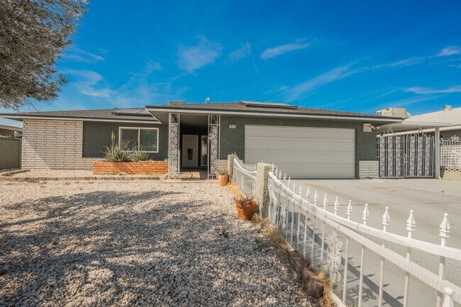 Building Photo - No HOA- Single story pool home