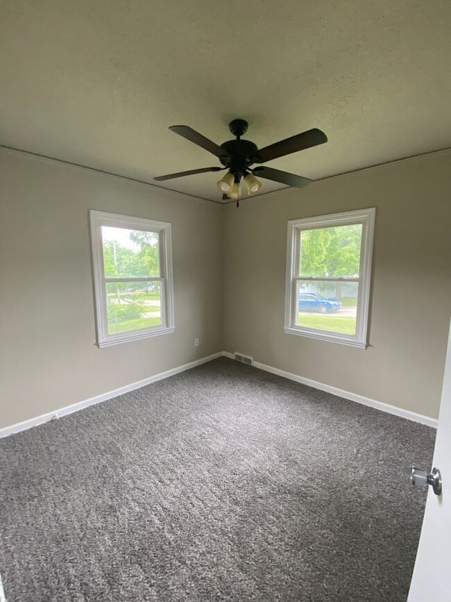 Building Photo - Cozy 2 Bedroom 1 Bath