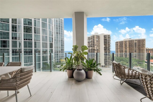 Building Photo - 2831 S Bayshore Dr