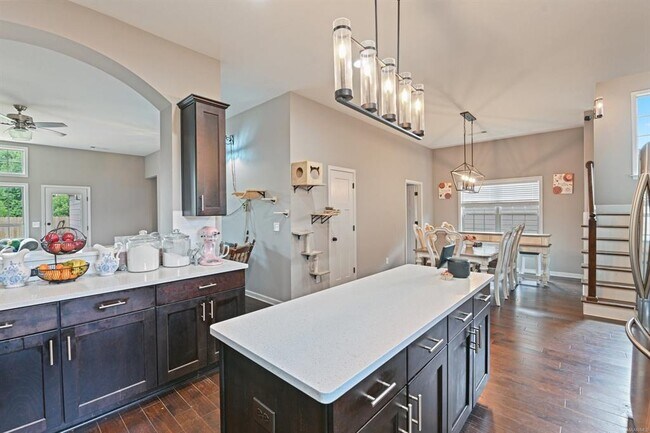 Building Photo - 905 Overture Dr