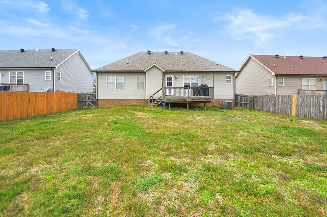 Building Photo - Pet Friendly Four Bedroom with Basement!