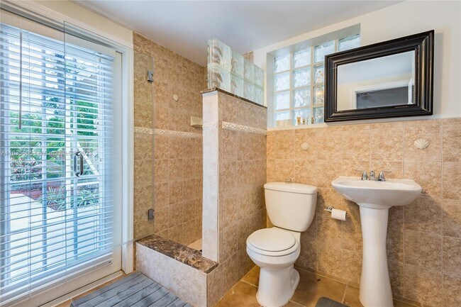 Building Photo - 26 NE 3rd St