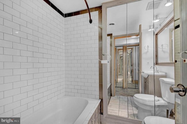 Building Photo - 1118 Girard St NW