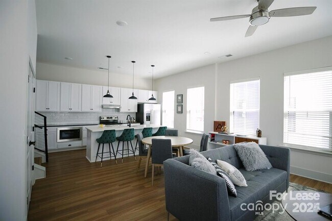 Building Photo - 2925 Commonwealth Ave