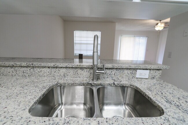 Building Photo - Freshly updated 2 bedroom 2 bath villa in ...