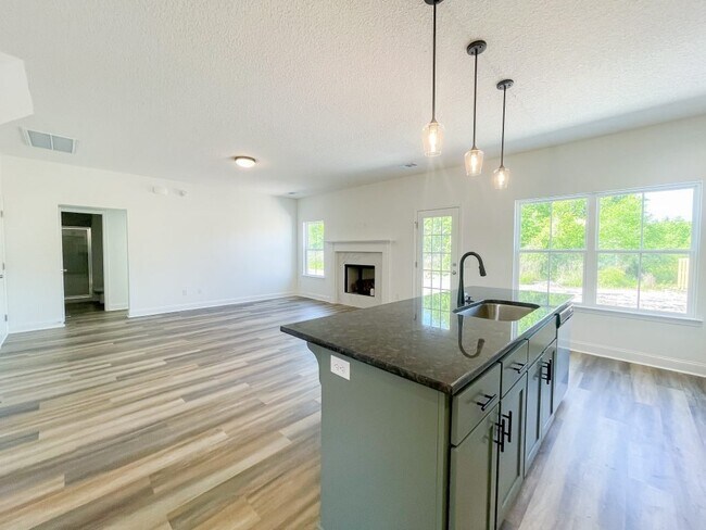 Building Photo - 549 Meloney Dr