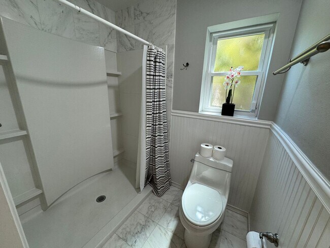Building Photo - Pensacola - Inverness - 3 bedroom, 2 bathroom