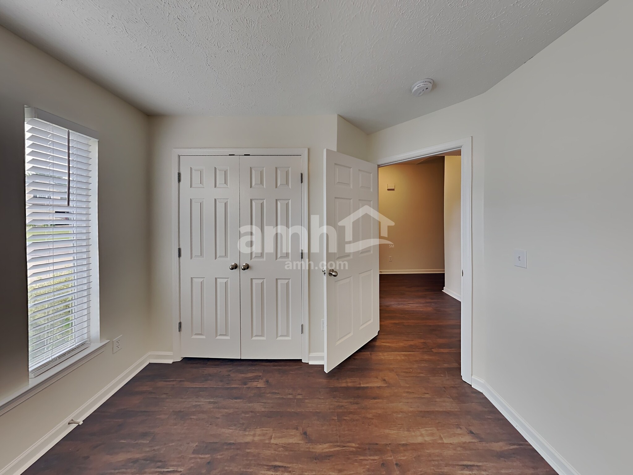 Building Photo - 419 Creekside Ln