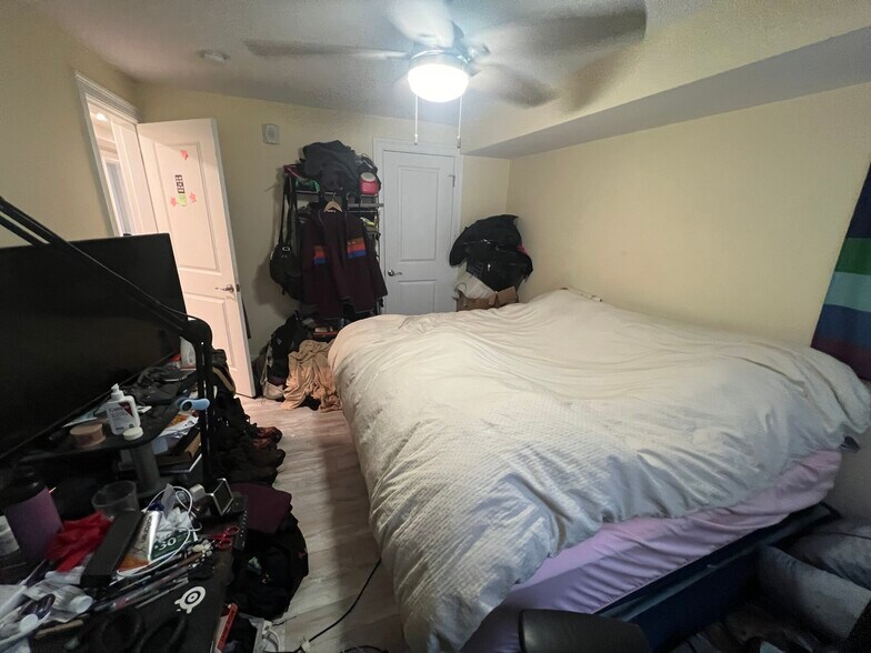 Building Photo - 118 Holland St