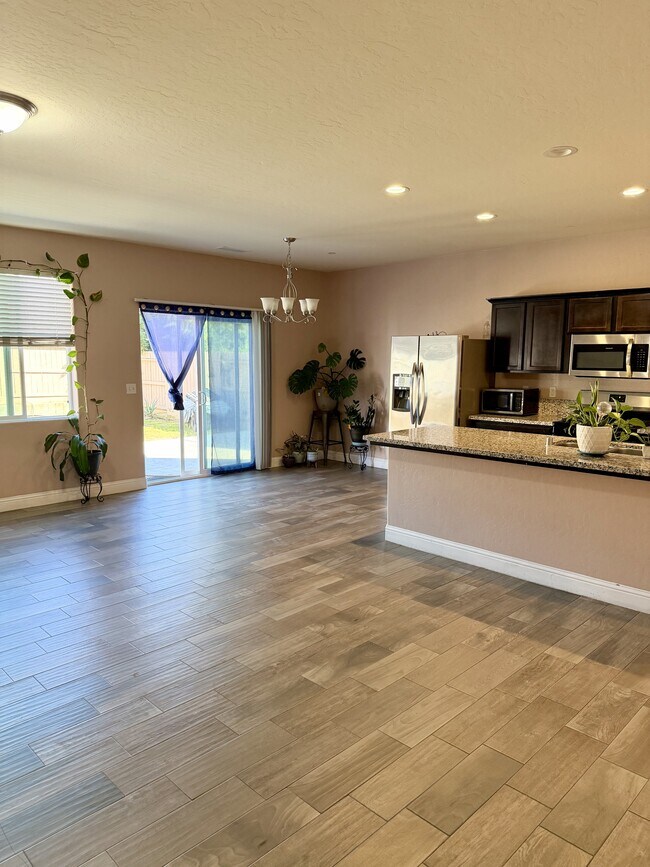 Building Photo - 1736 Berry St