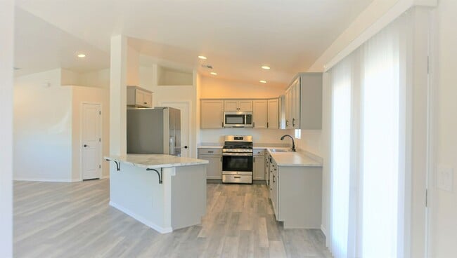 Building Photo - 523 N Leonardo De Vinci Dr
