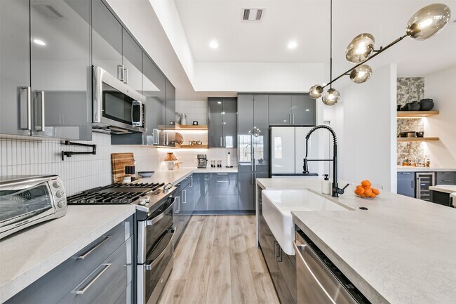 Building Photo - 4211 Nichols St