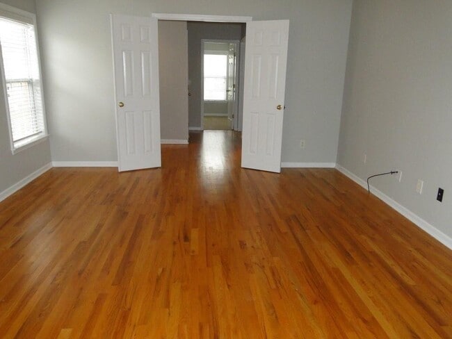 Building Photo - 1749 Highlands View Dr