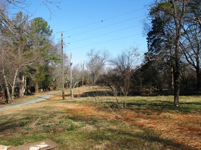 Building Photo - PENDING LEASE Foxhaven Farm Cottage