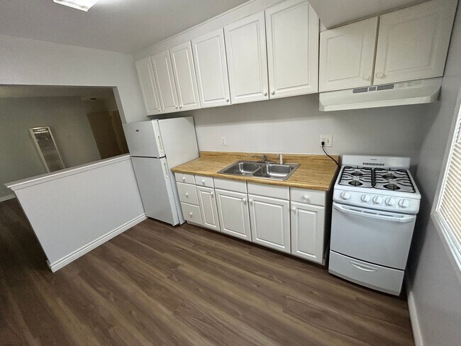 Building Photo - 1/2 OFF FIRST MONTH'S RENT studio with ALL UTILITIES PAID!