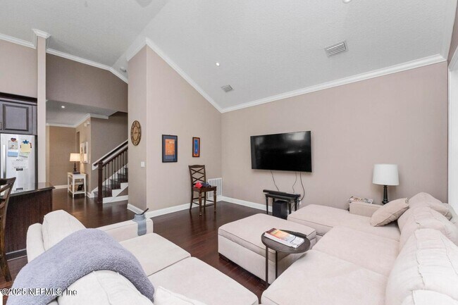 Building Photo - 328 Howland Drive