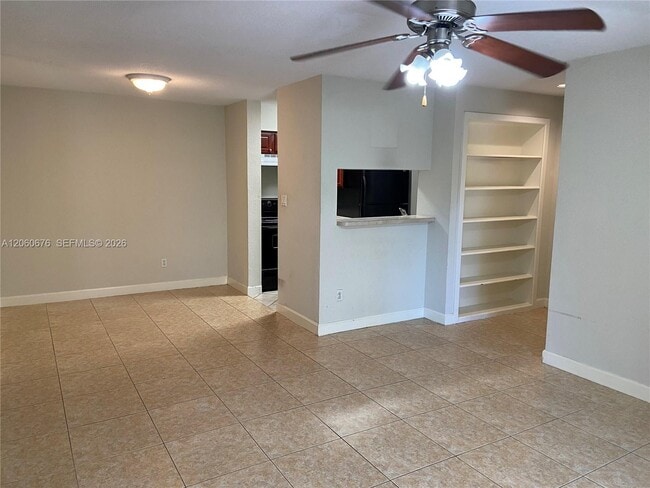 Building Photo - 755 Riverside Dr