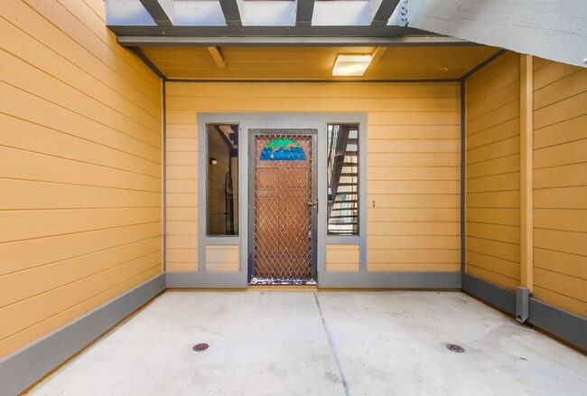 Building Photo - Prime Carlsbad Location - Available July 2025