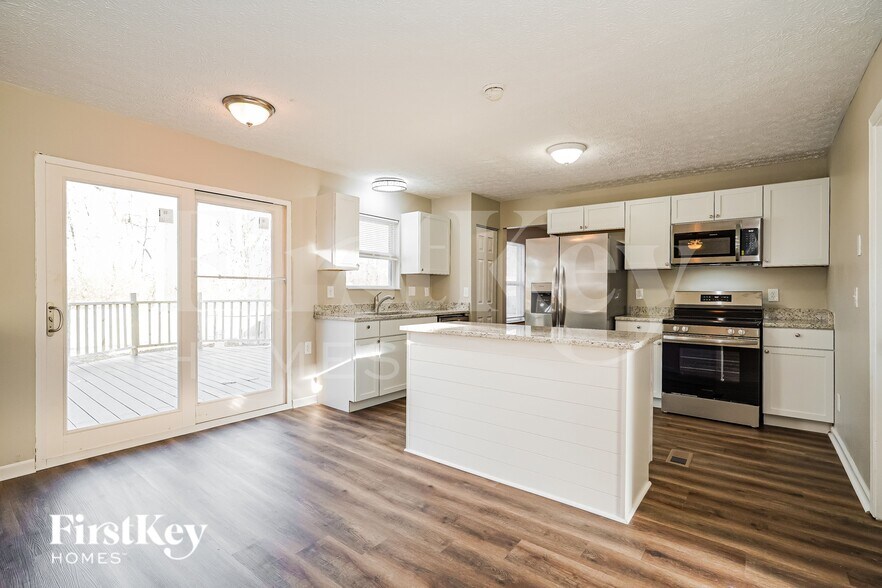 Building Photo - 2445 Linbaugh Rd