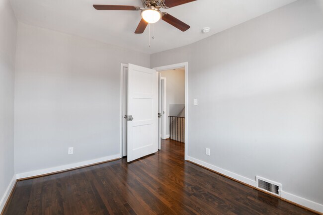Building Photo - 4813 Midwood Ave