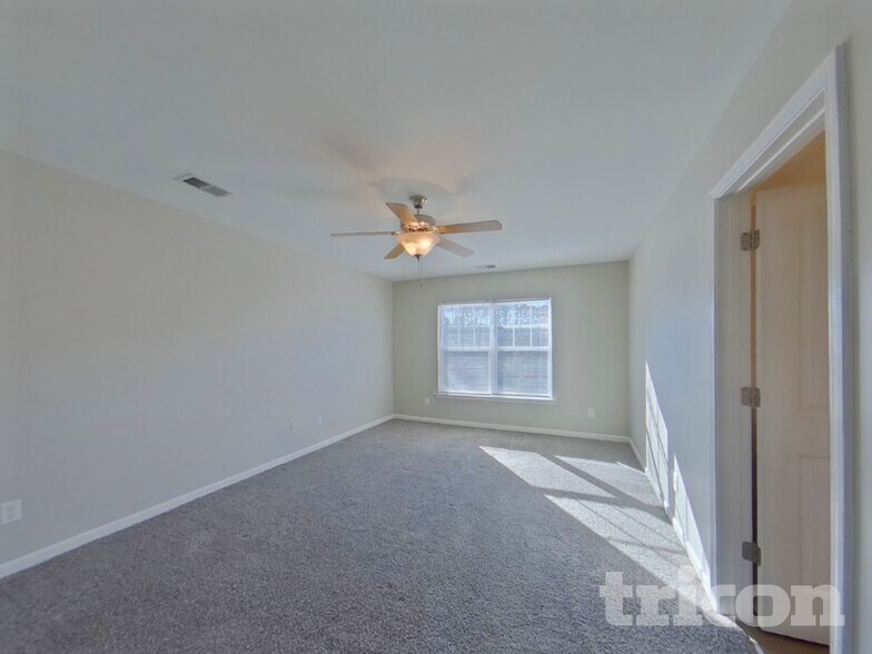 Building Photo - 209 Autumn Stroll Ct