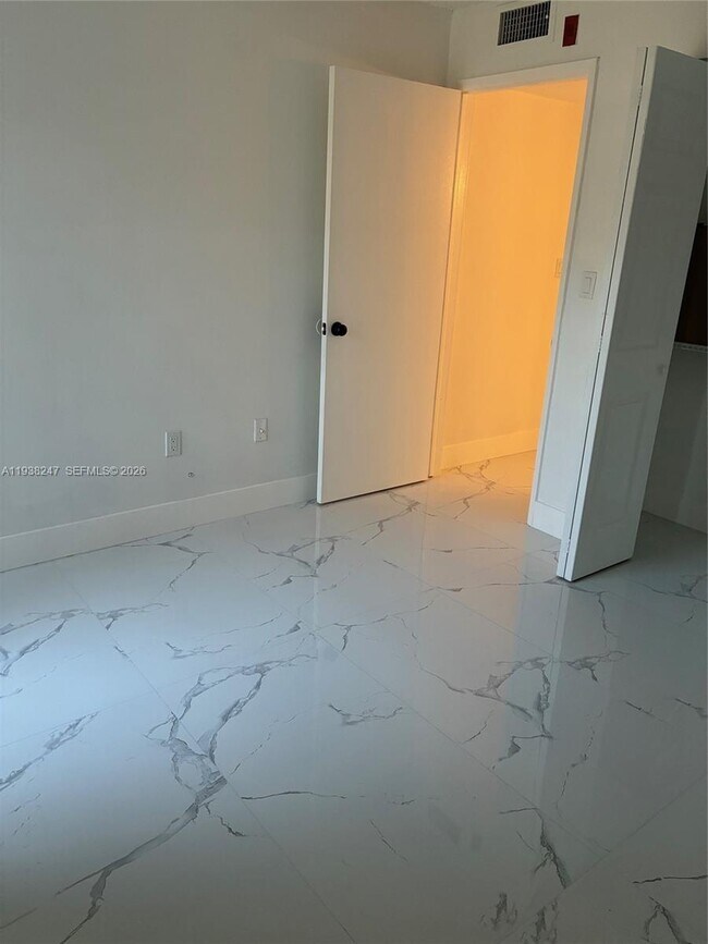 Building Photo - 9040 SW 125th Ave