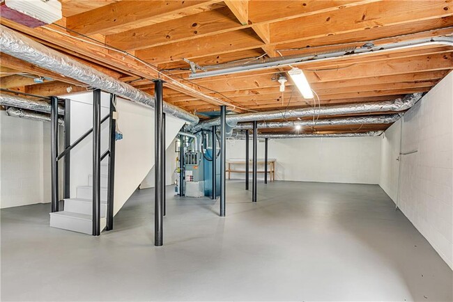 Building Photo - 718 Birchwood Ln SW