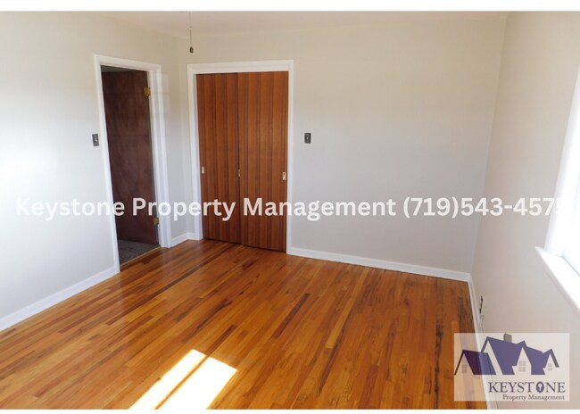 Building Photo - St. Charles Mesa! Spacious 4 Bedroom/1.5 B...