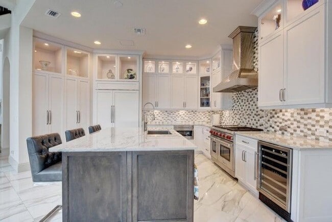 Building Photo - 6735 Royal Orchid Cir