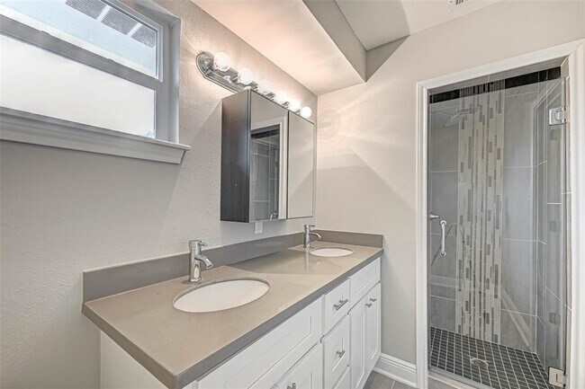 Building Photo - 5611 Nina Lee Ln