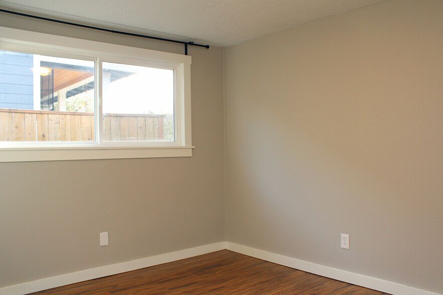 Building Photo - 2508-2508 NE Sumner St