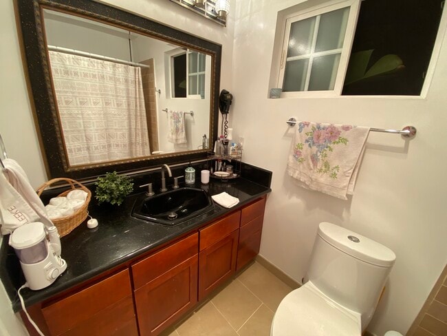 Full Double Vanity - 3284 Veteran Ave