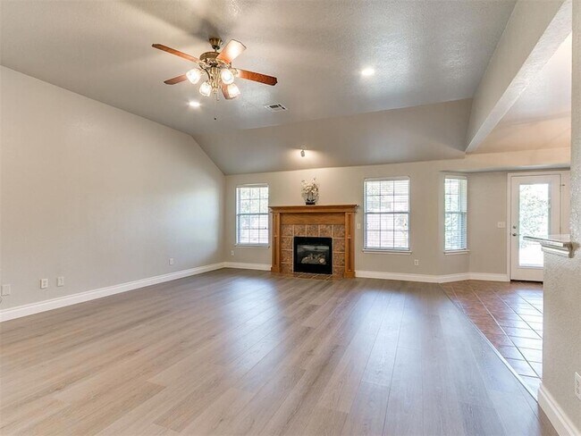 Building Photo - 1305 Melisa Dr