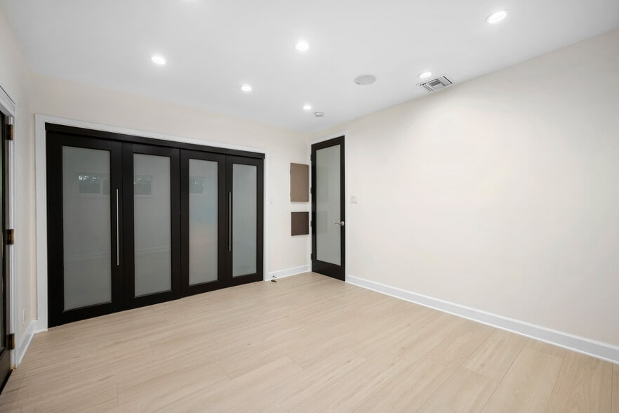 Building Photo - 1544 Golf Club Dr