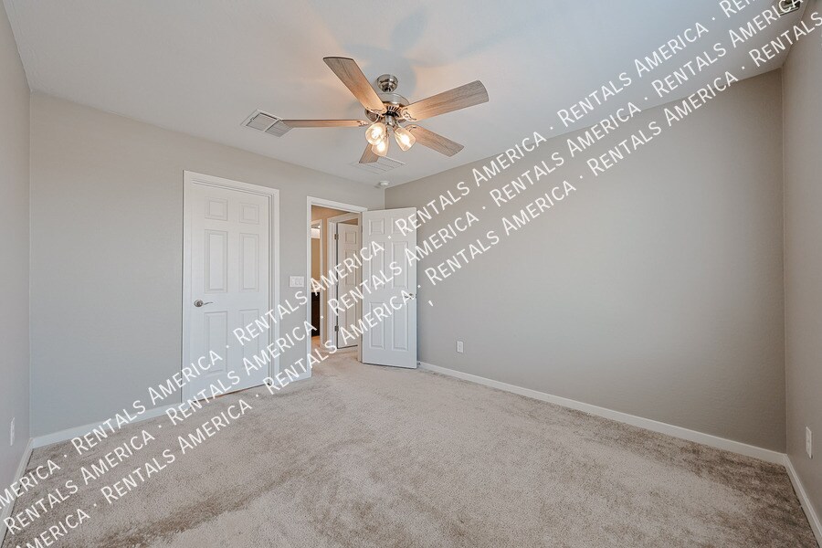 Building Photo - 15713 W Woodlands Ave